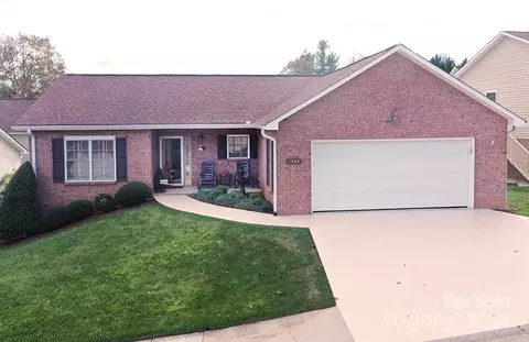 1284 Wexford Village Cir, Lenoir, NC 28645