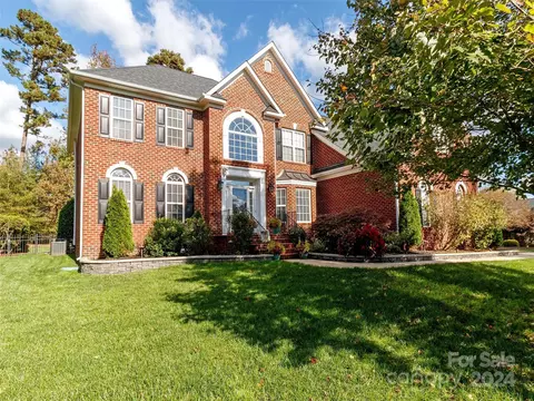 857 Clonmel Dr, Matthews, NC 28104