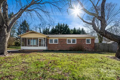 55 Tipperary Dr, Asheville, NC 28806
