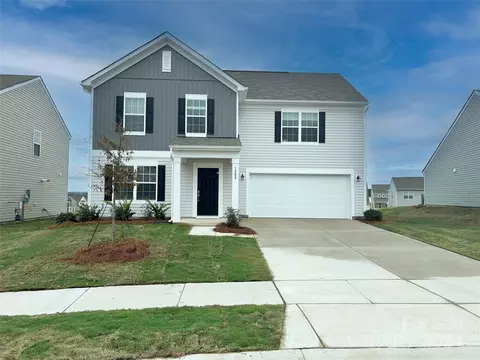 1208 Old Fort Dr, Edgemoor, SC 29712