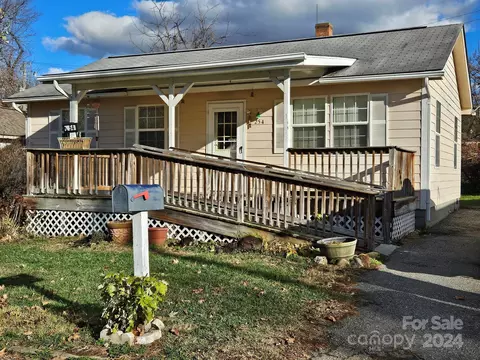 254 Westwood Cir, Waynesville, NC 28786