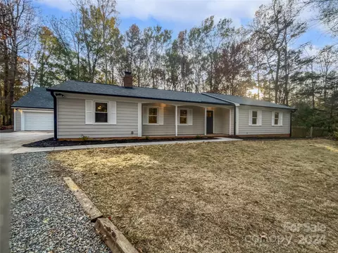 8213 Appaloosa Ln, Charlotte, NC 28215