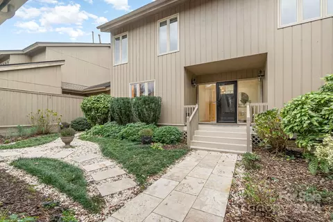 5140 Dunes Ct, Charlotte, NC 28226