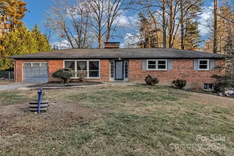 101 Forest Dr, Hendersonville, NC 28791