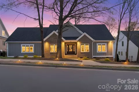 405 19th Avenue Nw Cir NW, Hickory, NC 28601
