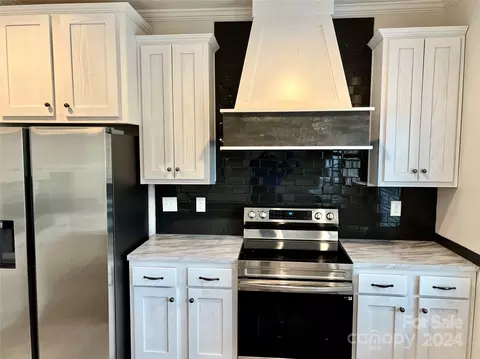 Kitchen - 568 Drumstand Rd, Stony Point, NC 28678 photo 3 of 5