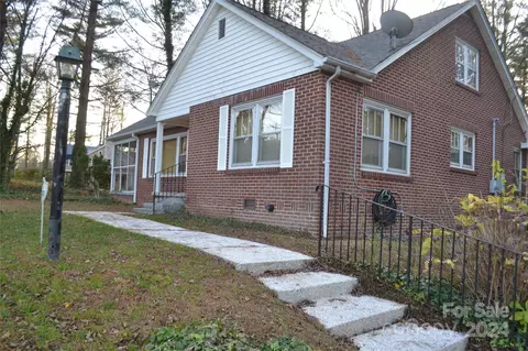 1607 Greenville Hwy, Hendersonville, NC 28792