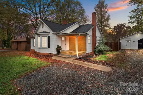 508 Rogers Lake Rd, Kannapolis, NC 28081