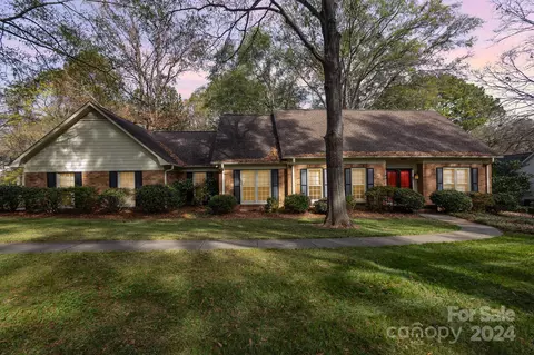 4711 Mcalpine Farm Rd, Charlotte, NC 28226