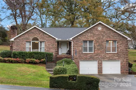 212 Meadowbrook Cir, Dallas, NC 28034