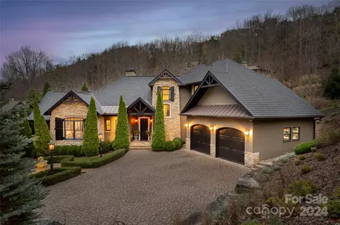 7 Waterside Dr, Asheville, NC 28804