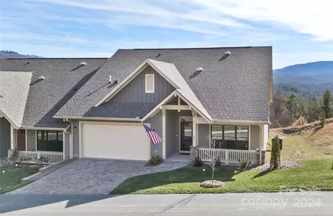 56 Copper Valley Ln, Hendersonville, NC 28739