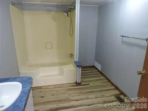 Bath - 2271 Gouges Creek Rd, Spruce Pine, NC 28777 photo 1 of 3
