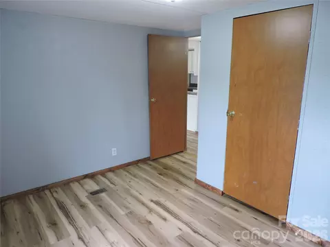 Bedroom - 2271 Gouges Creek Rd, Spruce Pine, NC 28777 photo 4 of 6