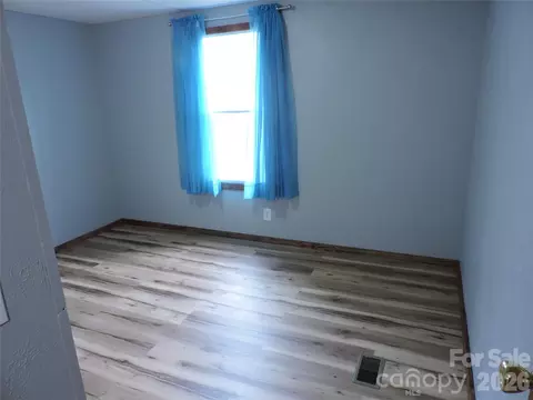 Bedroom - 2271 Gouges Creek Rd, Spruce Pine, NC 28777 photo 3 of 6