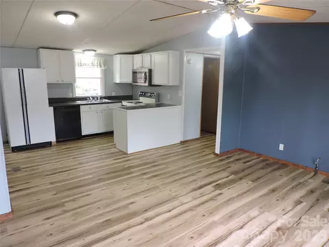 Living - 2271 Gouges Creek Rd, Spruce Pine, NC 28777 photo 2 of 4