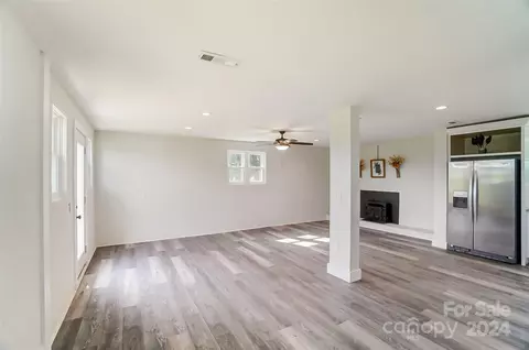 Living - 2677 Mcilwain Rd, Lancaster, SC 29720 photo 3 of 7