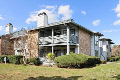 5863 Harris Grove Ln, Charlotte, NC 28212