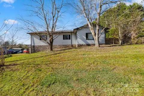 94 Pole Miller Rd, Brevard, NC 28712