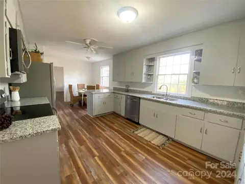 Kitchen - 1311 Evans Mill Rd, Pageland, SC 29728 photo 3 of 4