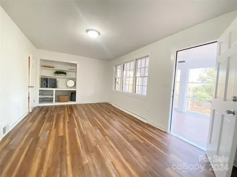 Living - 1311 Evans Mill Rd, Pageland, SC 29728 photo 2 of 4