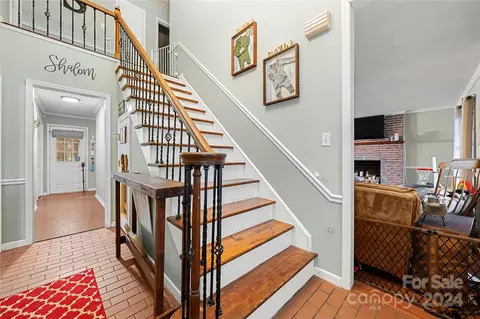 421 Saddlewood Dr, Gastonia, NC 28056