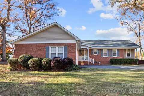 1204 White Oaks Cir, Monroe, NC 28112