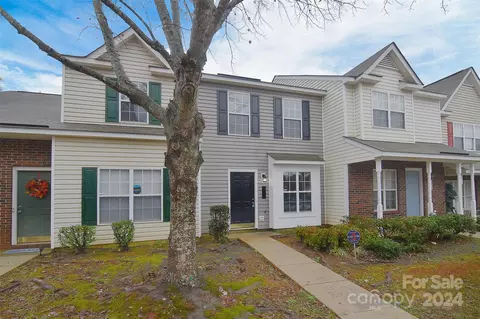 7873 Petrea Ln, Charlotte, NC 28227