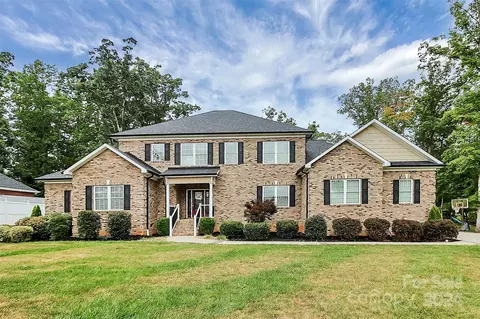 1521 Avalon Oaks Ct, Dallas, NC 28034