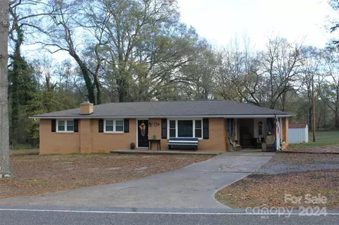 327 Chesterfield Rd, Mooresboro, NC 28114