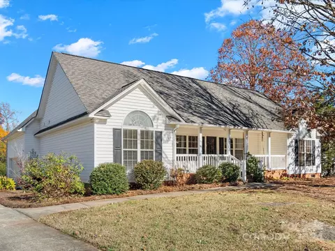 922 Clover Park Dr, Clover, SC 29710