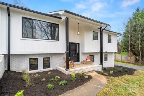 27 Windy Ln, Mills River, NC 28759