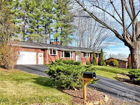 130 Azalea Dr, Waynesville, NC 28786