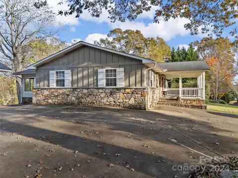 Exterior - 2627 Pea Ridge Rd, Mill Spring, NC 28756 photo 5 of 7