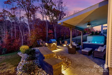 10174 Castlebrooke Dr, Concord, NC 28027
