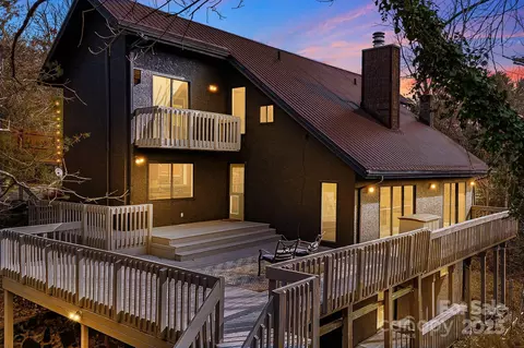 20 Nichols Hill Dr, Asheville, NC 28804