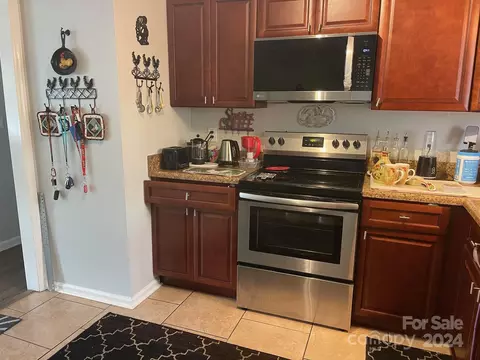 Kitchen - 108 Patsy Ln, Cheraw, SC 29520 photo 2 of 2
