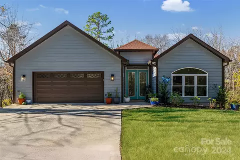 13 Roberts St, Weaverville, NC 28787