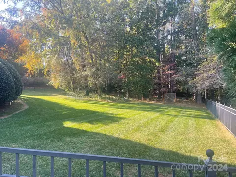 Exterior - 18917 Peninsula Point Dr, Cornelius, NC 28031 photo 2 of 6