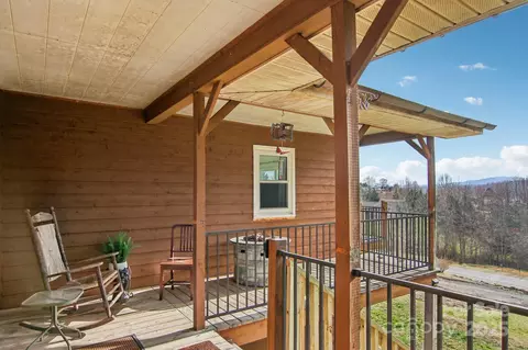 901 Jackson Loop Rd, Flat Rock, NC 28731
