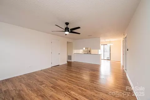 123 23rd Nw E St NW #E, Hickory, NC 28601 photo 3