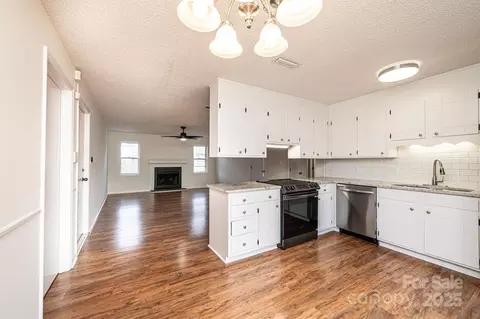 123 23rd Nw E St NW #E, Hickory, NC 28601 photo 2