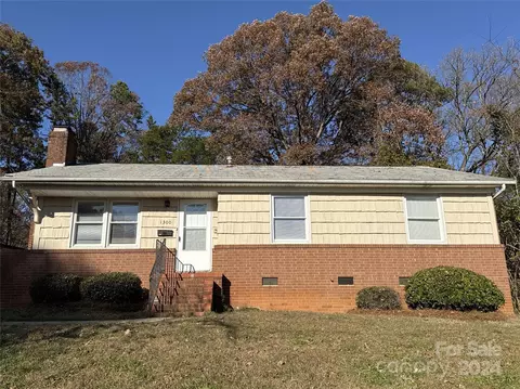 1300 Weststone Dr, Charlotte, NC 28208