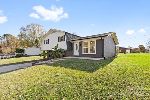 2565 Belshire Dr, Conover, NC 28613