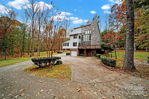 533 Amanda Dr, Matthews, NC 28104