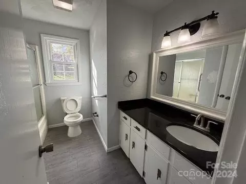 Bath - 2549 Cedar Valley Dr, Conover, NC 28613 photo 1 of 2