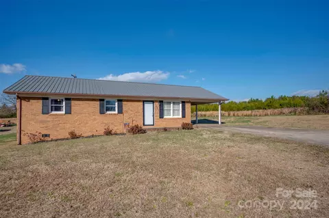 695 Old Hollis Rd, Ellenboro, NC 28040