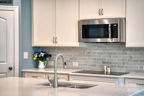 Kitchen - 348 Broadleaf Dr, Denver, NC 28037 photo 3 of 4