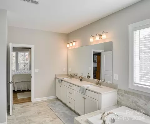Bath - 348 Broadleaf Dr, Denver, NC 28037 photo 4 of 5