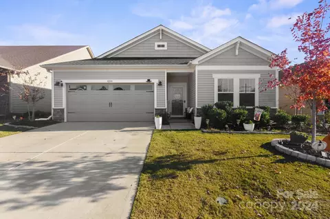 9299 Dunwich Dr, Gastonia, NC 28056